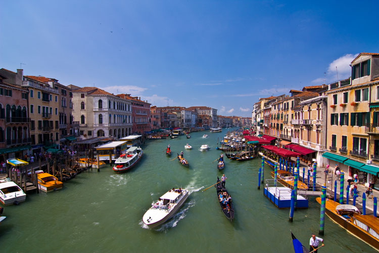 Venedig: Blick von der Rialtobrücke auf den Canal Grande 