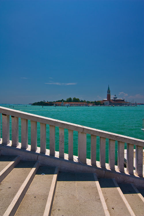 Venedig: am Riva degli Schiavoni mit Blick auf die Isola Di San Giorgio Maggiore 